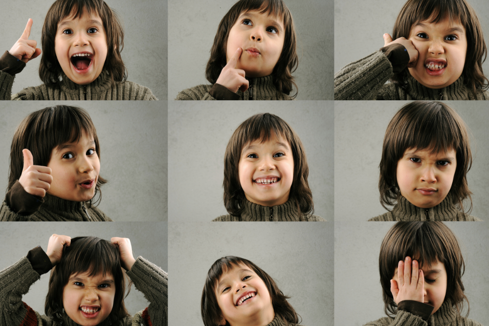 Colagem de várias imagens da mesma criança praticando dramatização infantil e apresentando várias expressões.