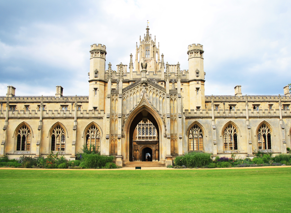 Universidade de Cambridge, responsável por elaborar os exames de Cambridge.